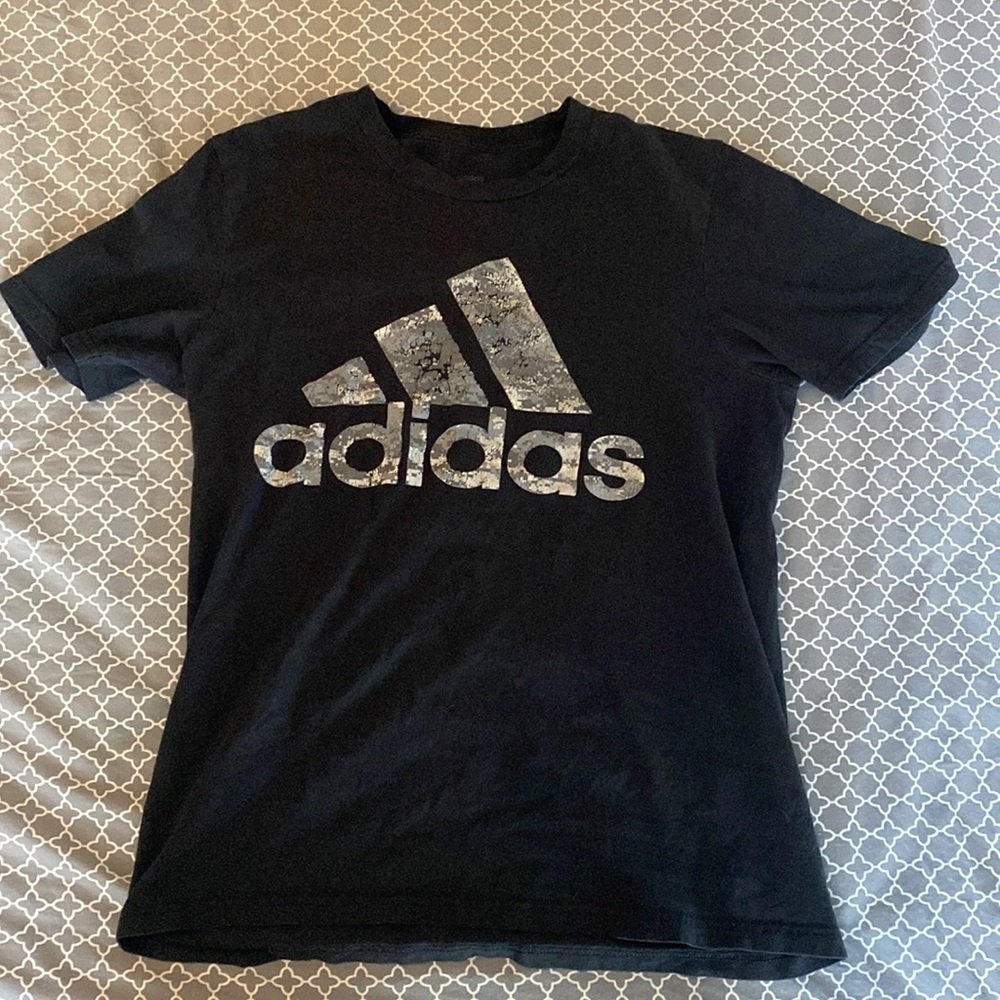 Adidas boys, short sleeve T-shirt, size small, preowned